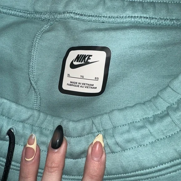 Nike Green Track Pants with Tapered Fit and Elastic Waistband - Picture 5 of 7